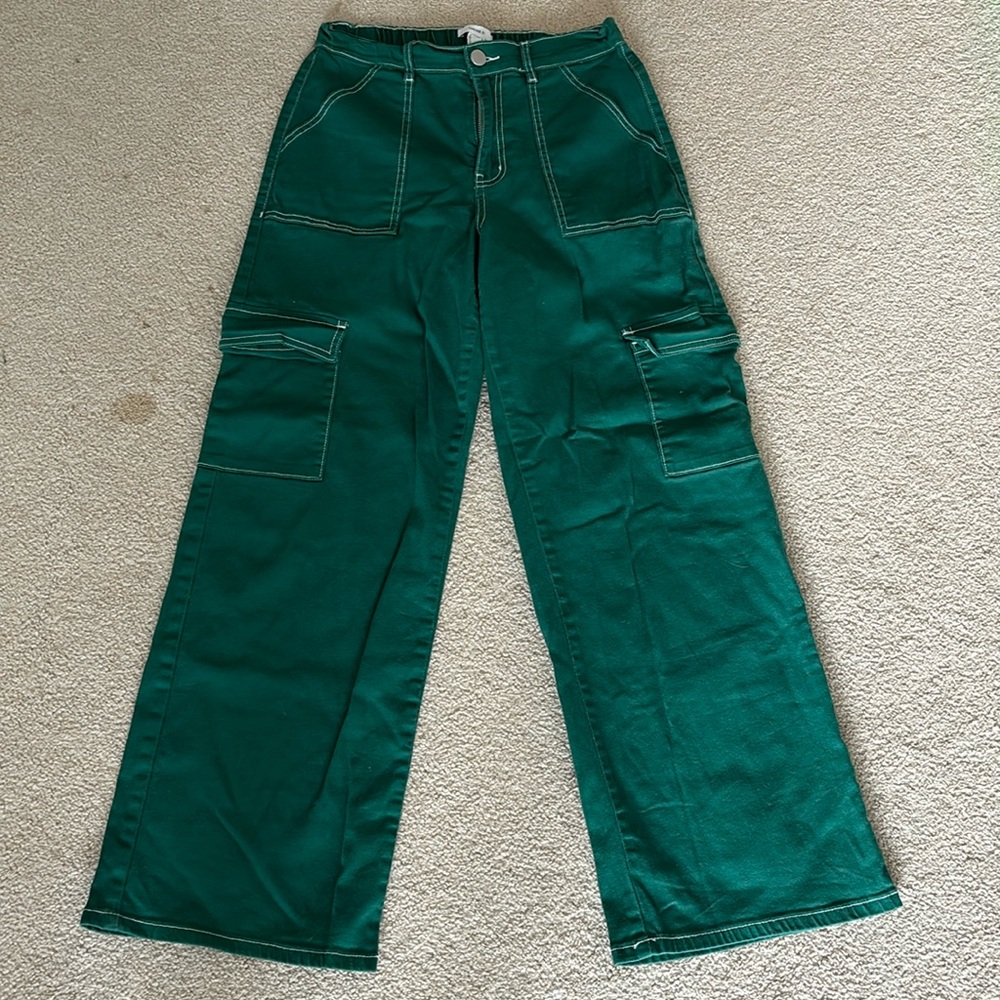 Forever 21 green cargo pants with white stitching